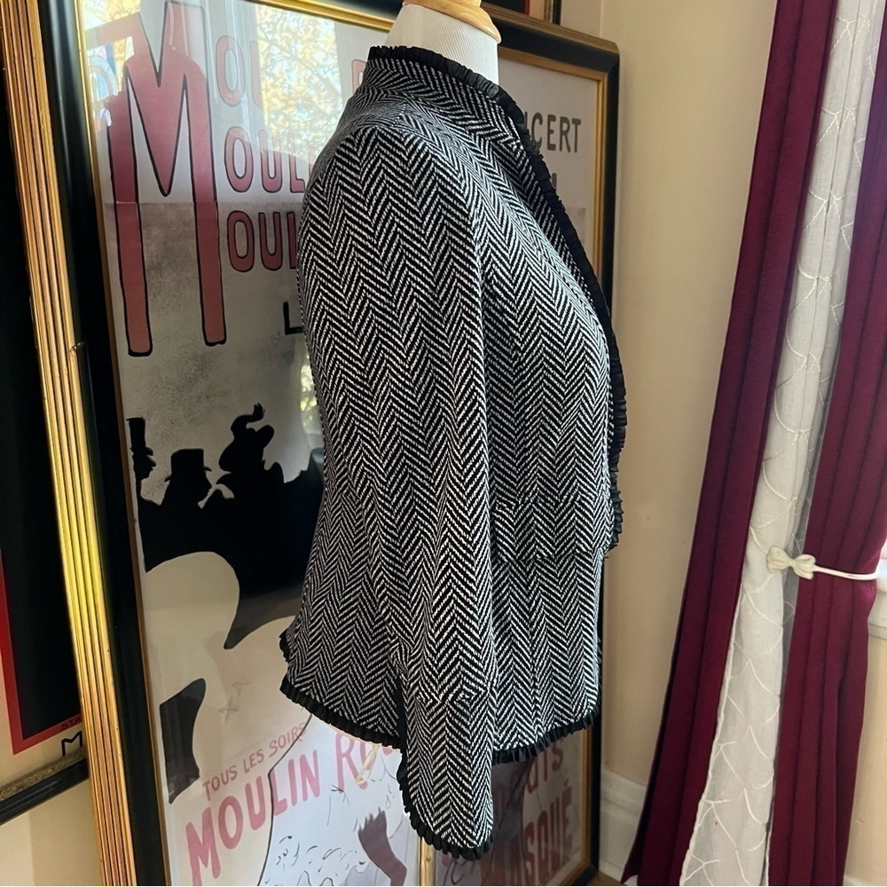 Chicos: Zigzag Black White Stripped Ruffled Blaze… - image 4